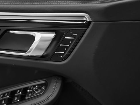 Certified 2023 Porsche Macan Turbo AWD/4WD image 30