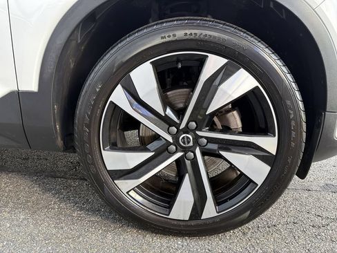 Certified 2023 Volvo XC40 B5 Plus w/ Protection Package Premier AWD/4WD image 13