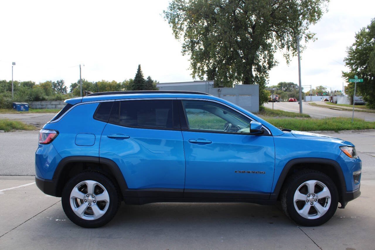 Used 2019 Jeep Compass Latitude AWD/4WD image 3