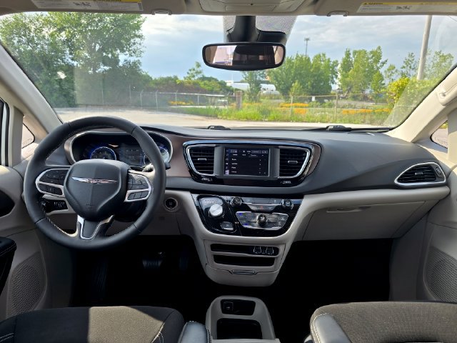 Used 2024 Chrysler Voyager LX FWD image 15