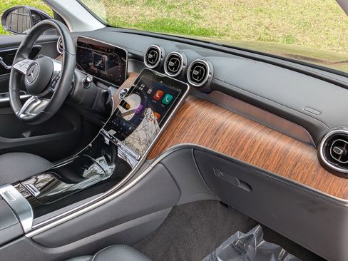 Used 2025 Mercedes-Benz GLC 350e 350e 4MATIC image 32