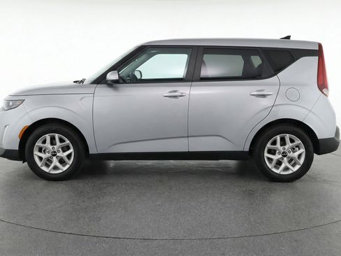 Used 2025 Kia Soul LX w/ LX Technology Package FWD image 5