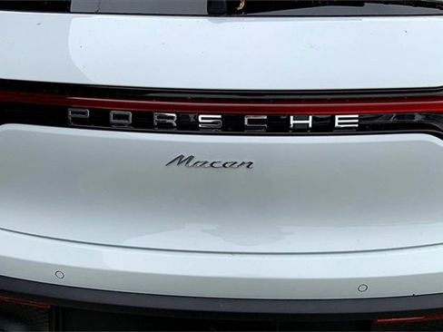 New 2025 Porsche Macan image 38
