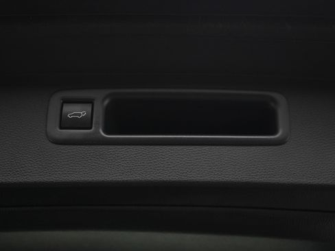 Used 2025 Toyota Highlander XLE AWD/4WD image 19