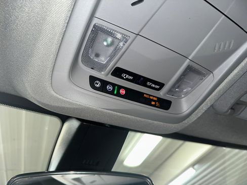 Certified 2023 GMC Acadia SLE w/ Driver Convenience Package image 15