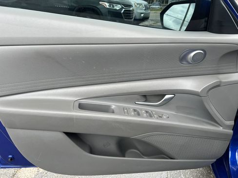 Used 2023 Hyundai Elantra SE FWD image 9