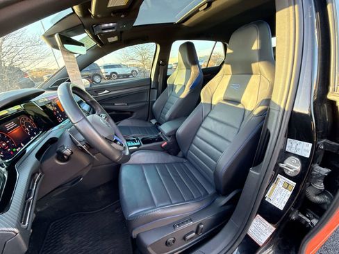 Used 2023 Volkswagen Golf R image 13