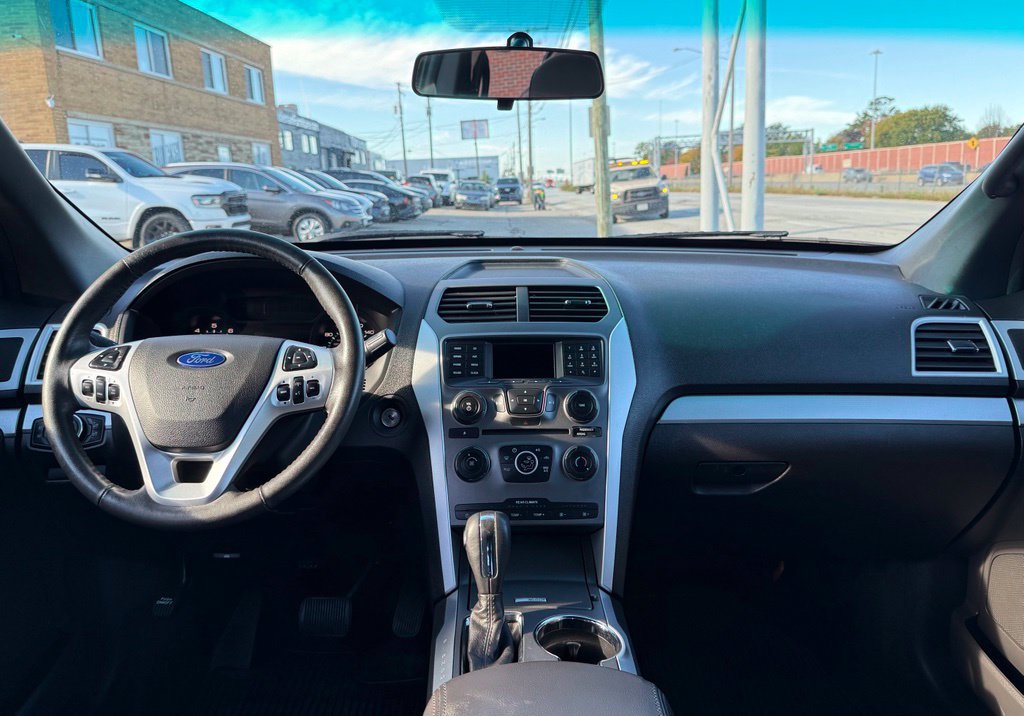 Used 2015 Ford Explorer XLT FWD image 24