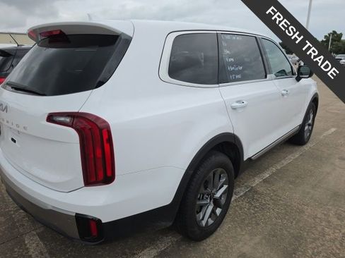 Used 2025 Kia Telluride LX FWD image 4