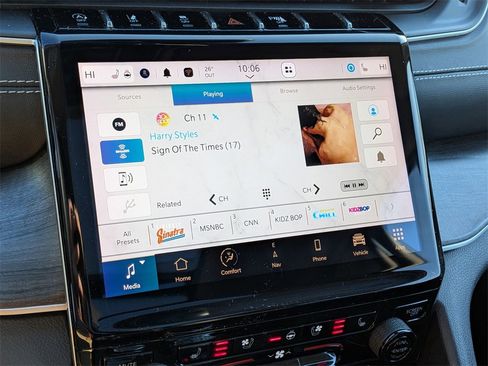 Certified 2022 Jeep Grand Cherokee Limited w/ Luxury Tech Group II image 17