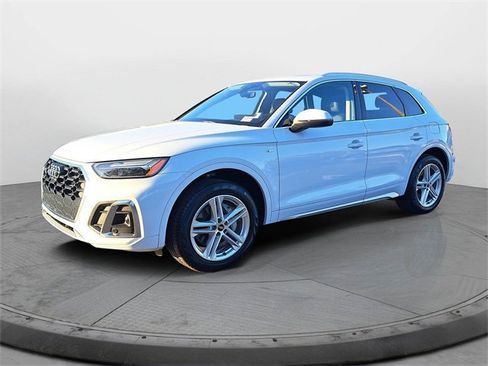 Used 2021 Audi Q5 e Premium Plus w/ Premium Plus Package image 3