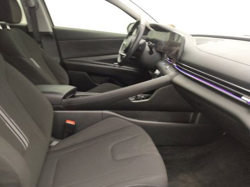 Used 2024 Hyundai Elantra SEL w/ Convenience Package FWD image 21