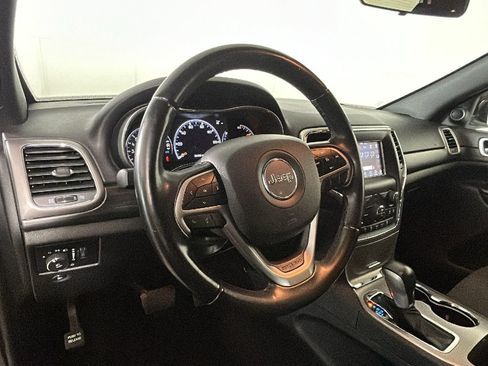 Used 2019 Jeep Grand Cherokee Laredo AWD/4WD image 15