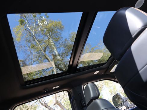 Used 2024 Ford F450 Platinum w/ FX4 Off-Road Package image 58