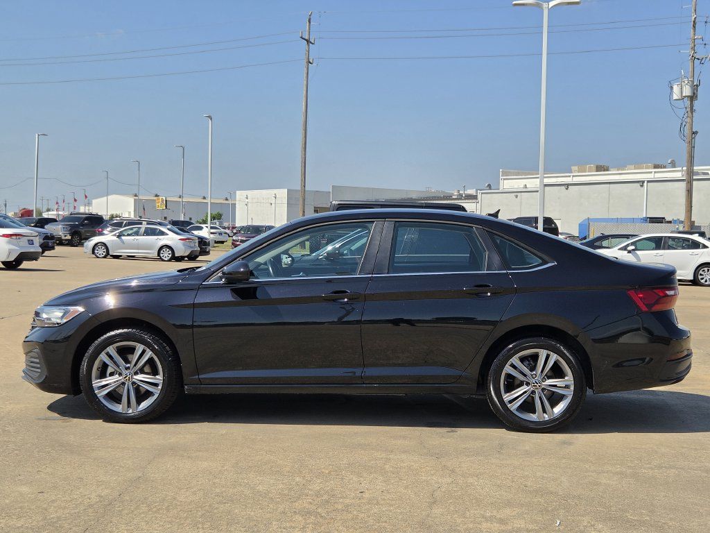 Used 2024 Volkswagen Jetta SE FWD image 6