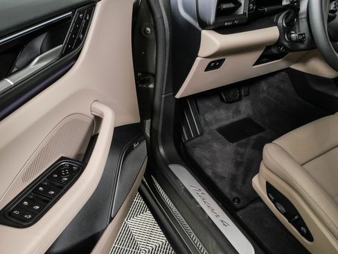 New 2026 Porsche Macan 4 Electric AWD/4WD image 8