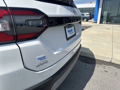 Certified 2024 Honda Pilot Elite image 17