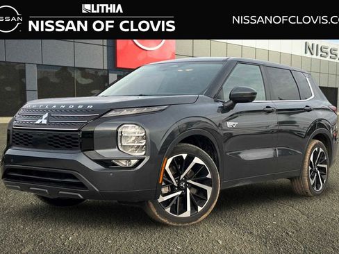 Used 2024 Mitsubishi Outlander SE image 1