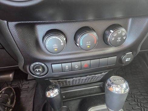 Used 2016 Jeep Wrangler Sport AWD/4WD image 13