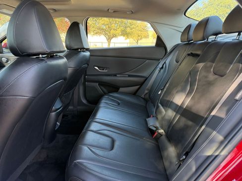 Used 2025 Hyundai Elantra Limited image 25