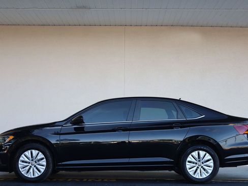 Used 2019 Volkswagen Jetta R-Line FWD image 3