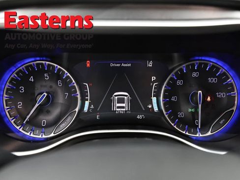 Used 2023 Chrysler Pacifica Touring-L FWD image 18