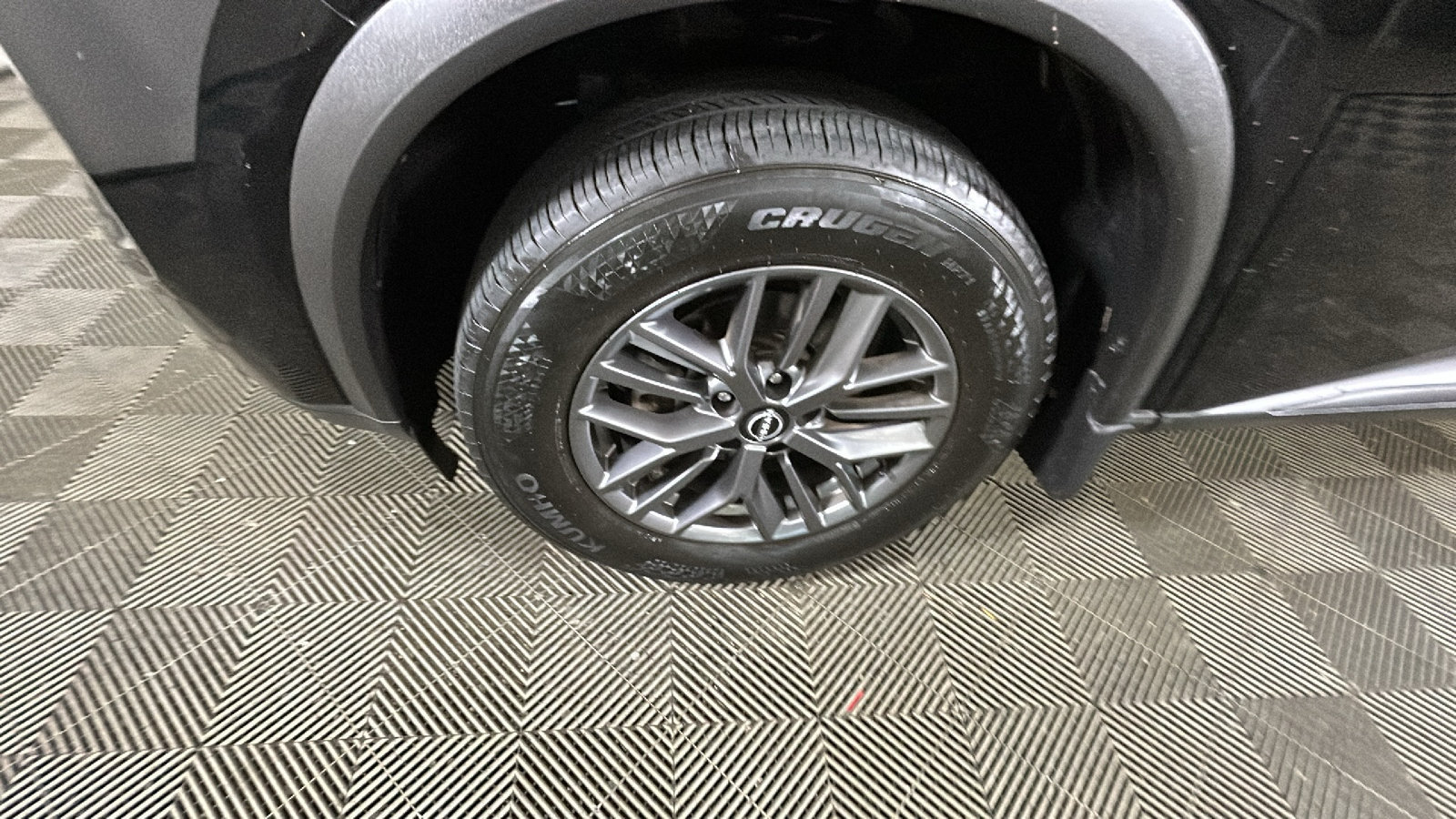 Used 2023 Nissan Rogue S AWD/4WD image 11