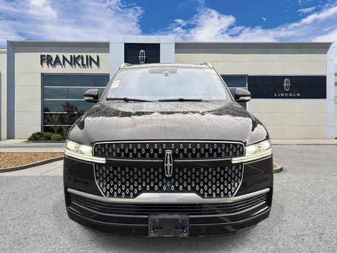 Used 2025 Lincoln Navigator Reserve AWD/4WD image 2
