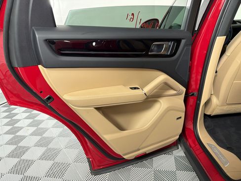 Certified 2023 Porsche Cayenne AWD/4WD image 28