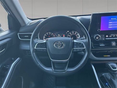 Used 2023 Toyota Highlander XLE image 13