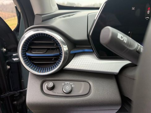 New 2026 Chevrolet Trax LT w/ Driver Confidence Package image 34