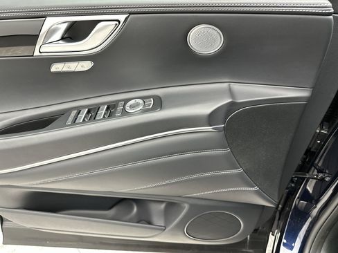 Certified 2025 Genesis GV80 2.5T Standard image 13