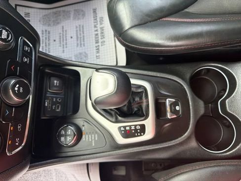 Used 2016 Jeep Cherokee Trailhawk AWD/4WD image 19