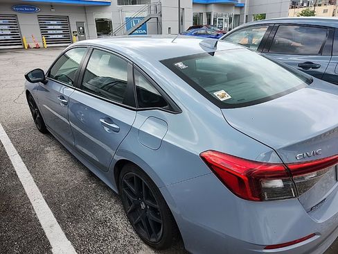 Used 2023 Honda Civic Sport image 2