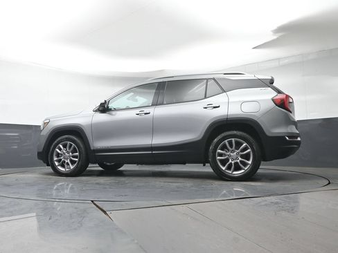 Used 2024 GMC Terrain SLT AWD/4WD image 30