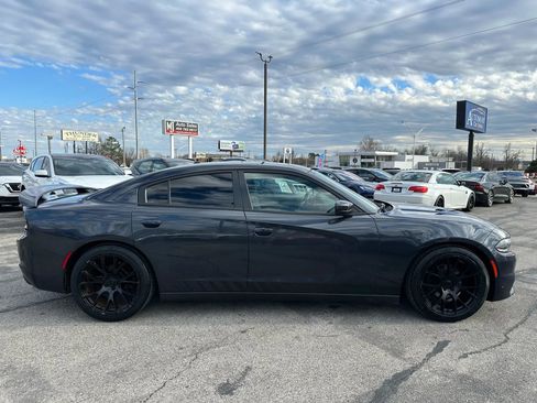 Used 2019 Dodge Charger SXT image 31