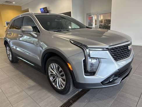 Certified 2025 Cadillac XT4 Premium Luxury w/ Cold Weather Package FWD image 8