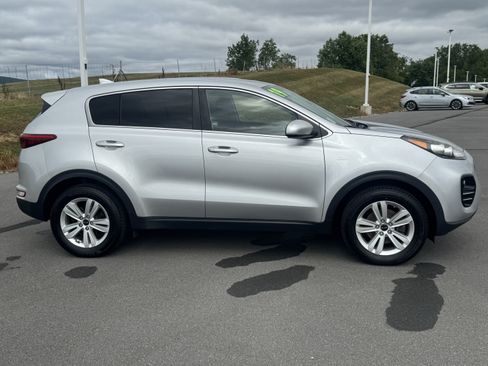 Used 2019 Kia Sportage LX AWD/4WD image 2