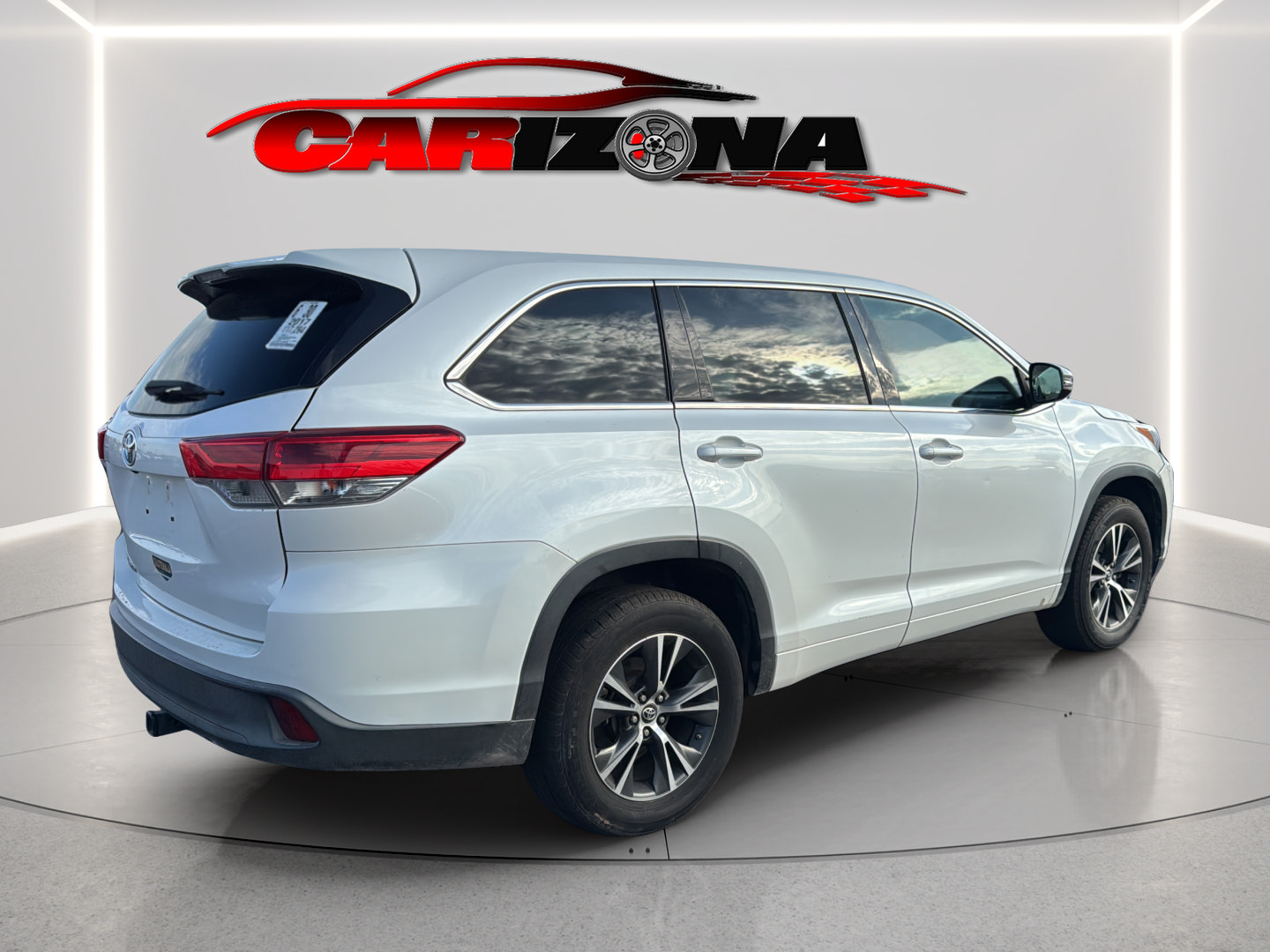 Used 2017 Toyota Highlander LE FWD image 5