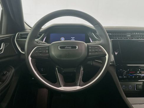 Used 2023 Jeep Grand Cherokee Altitude AWD/4WD image 18
