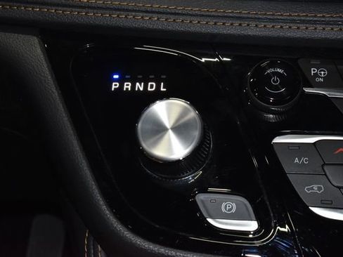 Certified 2023 Chrysler Pacifica Pinnacle image 19