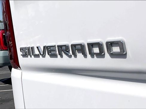 Used 2021 Chevrolet Silverado 1500 LT Trail Boss w/ Convenience Package II image 30