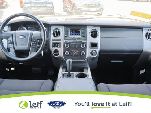 Used 2015 Ford Expedition XLT image 22