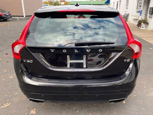 Used 2015 Volvo V60 T5 Platinum image 25