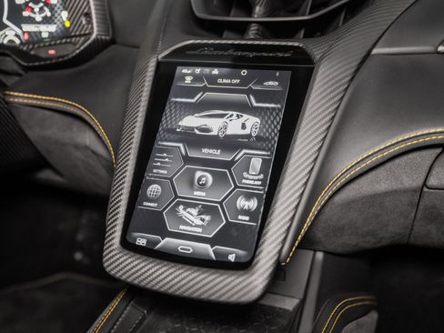 Used 2024 Lamborghini Revuelto image 35