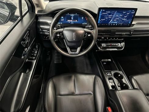Used 2023 Lincoln Corsair FWD w/ Rear Removable Package Tray image 21