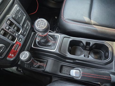 Used 2018 Jeep Wrangler Unlimited Rubicon w/ Dual Top Group image 21