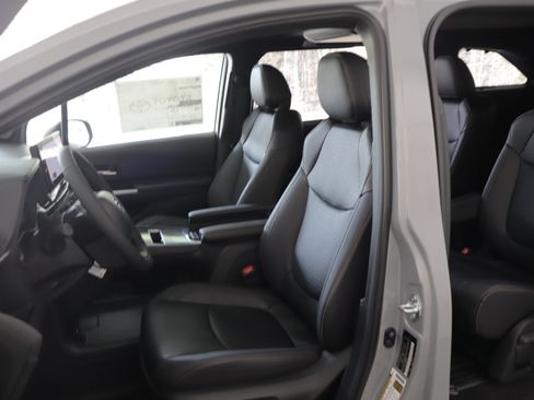 New 2026 Toyota Sienna XLE Woodland Edition AWD/4WD image 11