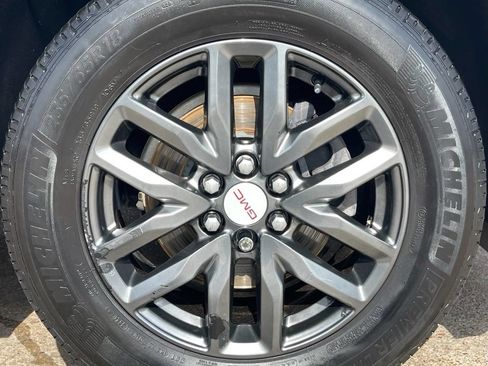Used 2018 GMC Acadia SLT FWD image 13