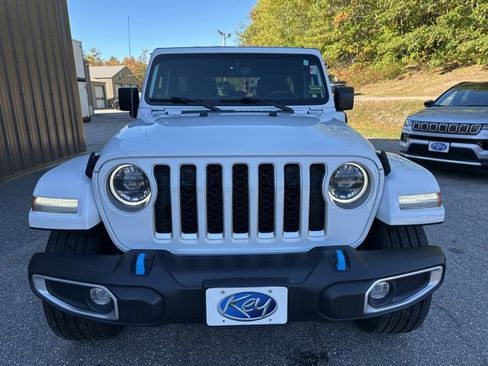 Used 2023 Jeep Wrangler Unlimited Sahara w/ Cold Weather Group image 3